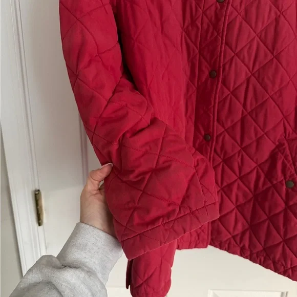 Vintage L.L. Bean Women's Quilted Red barn Jacket with Suede Brown Collar - Picture 8 of 11